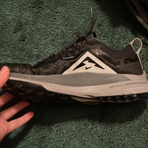 Nike trail women’s shoes size 5.5 good for running and cross country - Picture 3 of 3